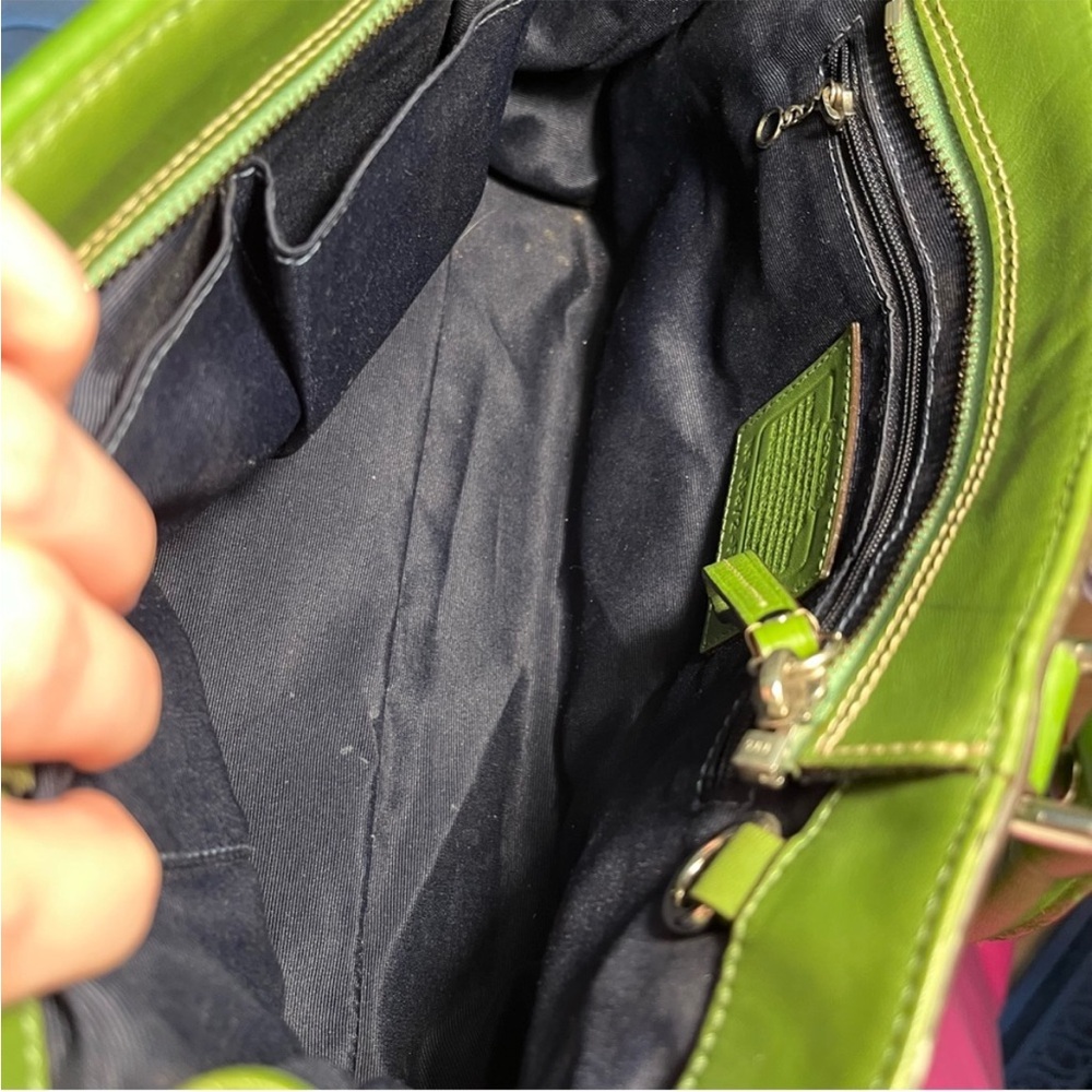 COACH Green Leather Shoulder Bag with Structured Design - Picture 7 of 11